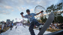 Заезды по снегу в +20 и полеты на роликах: как в Новосибирске прошел фестиваль уличной культуры — фоторепортаж