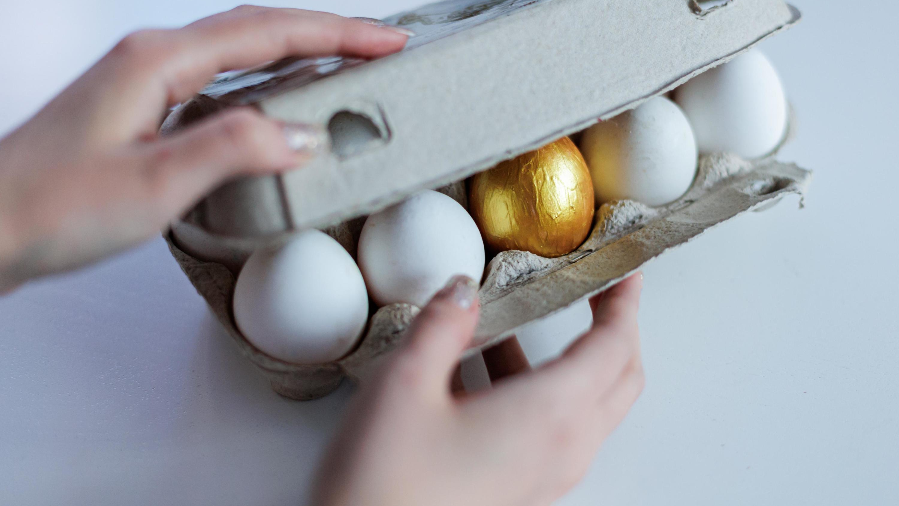 «К Пасхе десяток будет стоить под 200 рублей»: югорчане готовятся, что цены на яйца будут расти дальше
