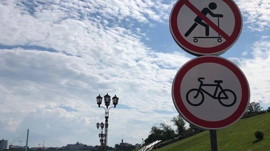 «Много лет катался, а теперь нельзя»: мнение спортивного пенсионера из Тюмени о запрете велосипедов на набережной