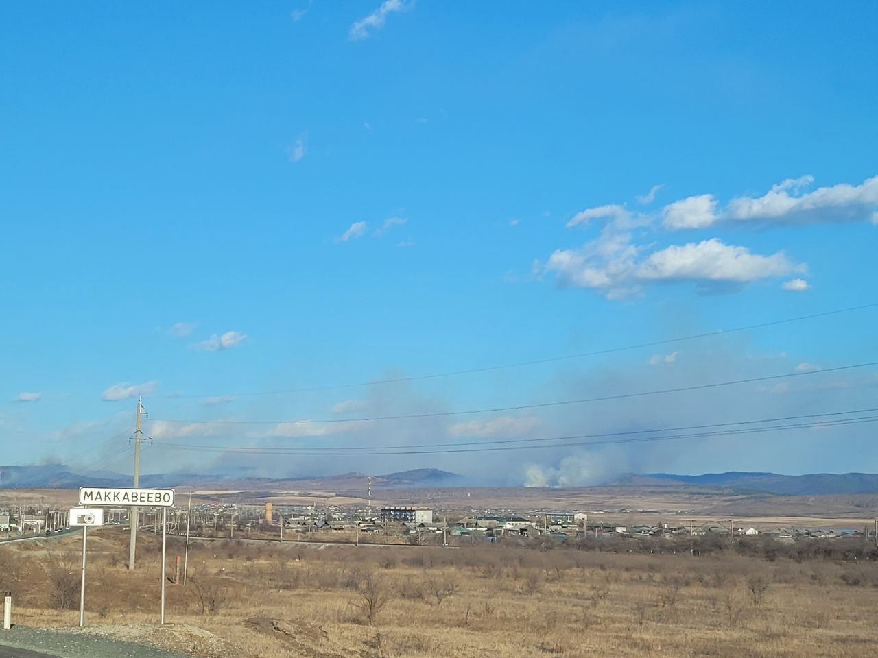 Лесной пожар действует недалеко от забайкальского села