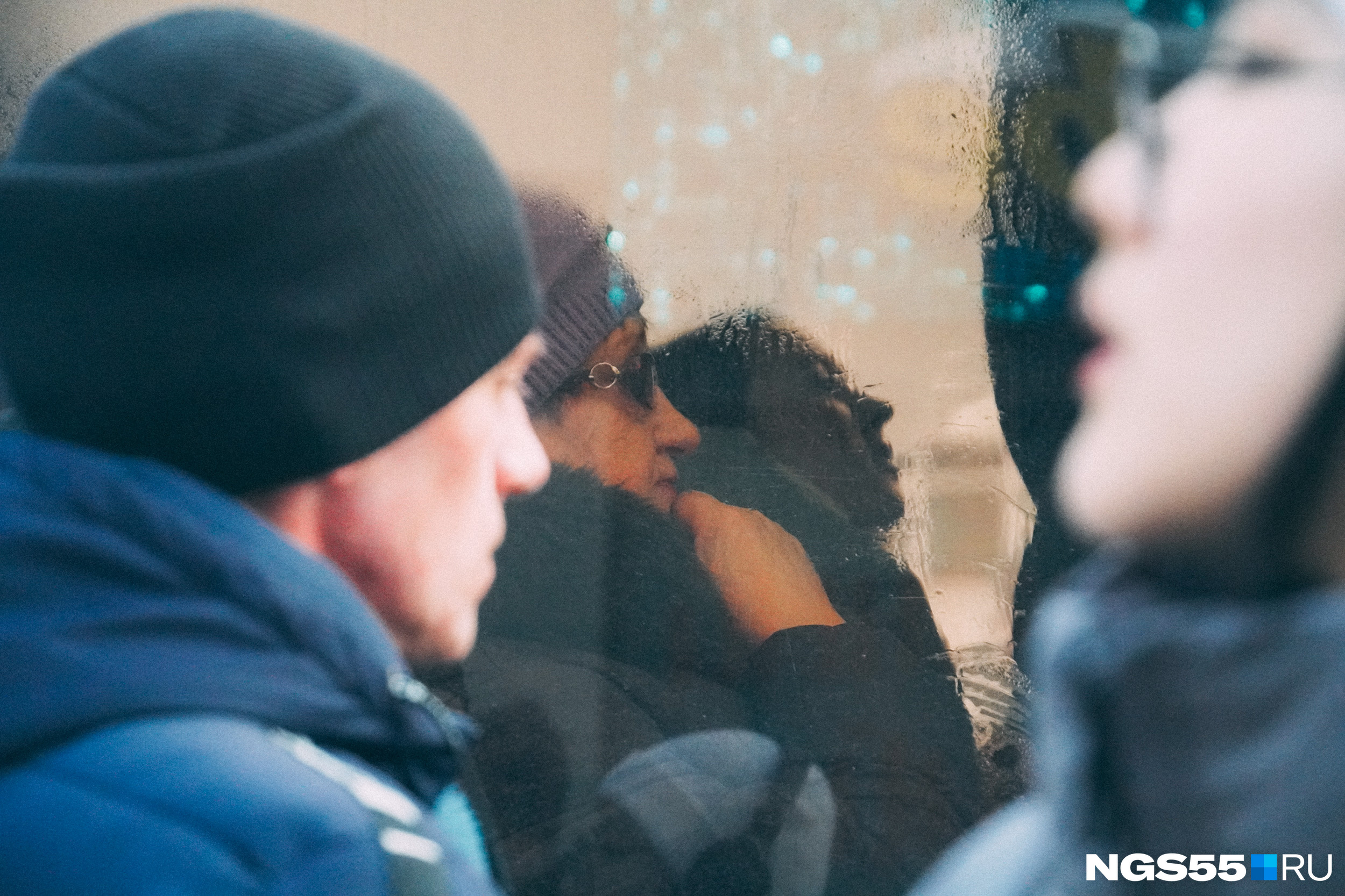 По ту сторону автобуса По ту сторону автобуса