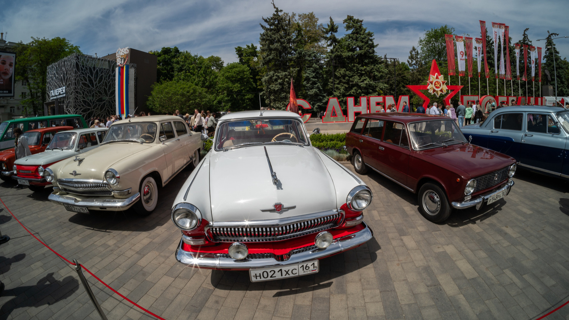 Ростовчанам показали ретроавтомобили: фото с выставки для тех, кто на нее не успел