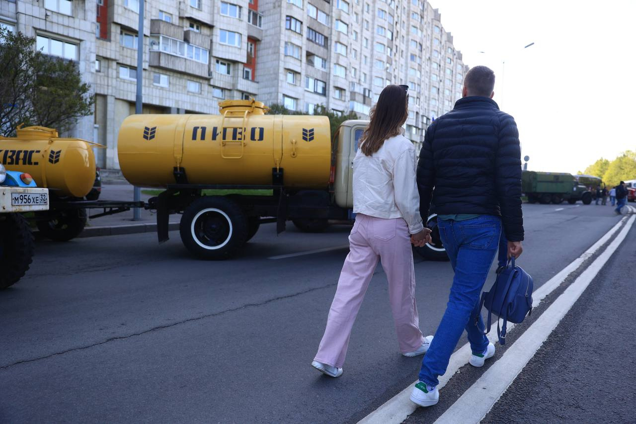 Множество старых машин на улицах Петербурга не случайность. Их количество  символично | 20.05.2023 | Санкт-Петербург - БезФормата