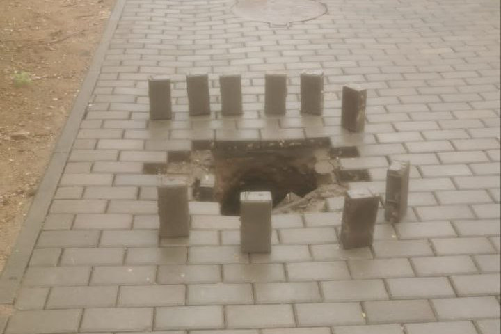 ДМРСУ по гарантии починит провалившуюся под землю плитку на аллее Горького