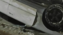 Новосибирец припарковал автомобиль вверх тормашками в «Матрешкином дворе» — видео