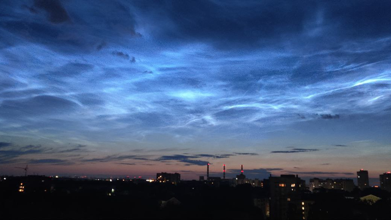 Блестящая пыль рассыпана над городом: что по ночам светится в небе над Ярославлем