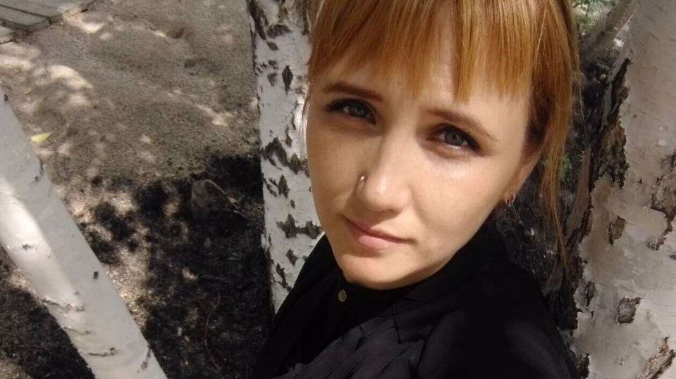 «Избивал ее». В Екатеринбурге потребовали выпустить из СИЗО женщину, зарезавшую сожителя