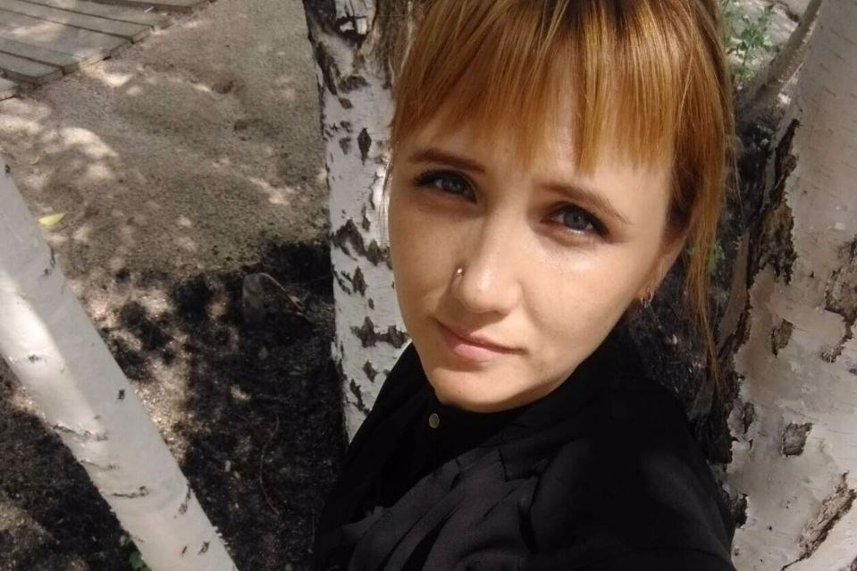 «Избивал ее». В Екатеринбурге потребовали выпустить из СИЗО женщину, зарезавшую сожителя