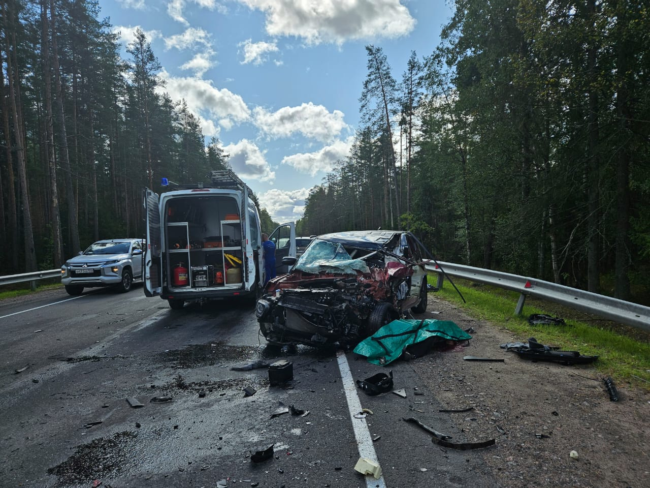 Смертельное ДТП на трассе «Сортавала». На дороге щебень, грузовик в кювете,  под ним видели эвакуатор | 06.09.2023 | Санкт-Петербург - БезФормата