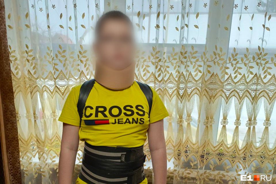 На Урале пятиклассник сломал позвоночник на уроке физкультуры, сделав стойку на лопатках