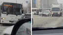 Разбили «морду»: возле храма на Московском шоссе столкнулись две легковушки и автобус