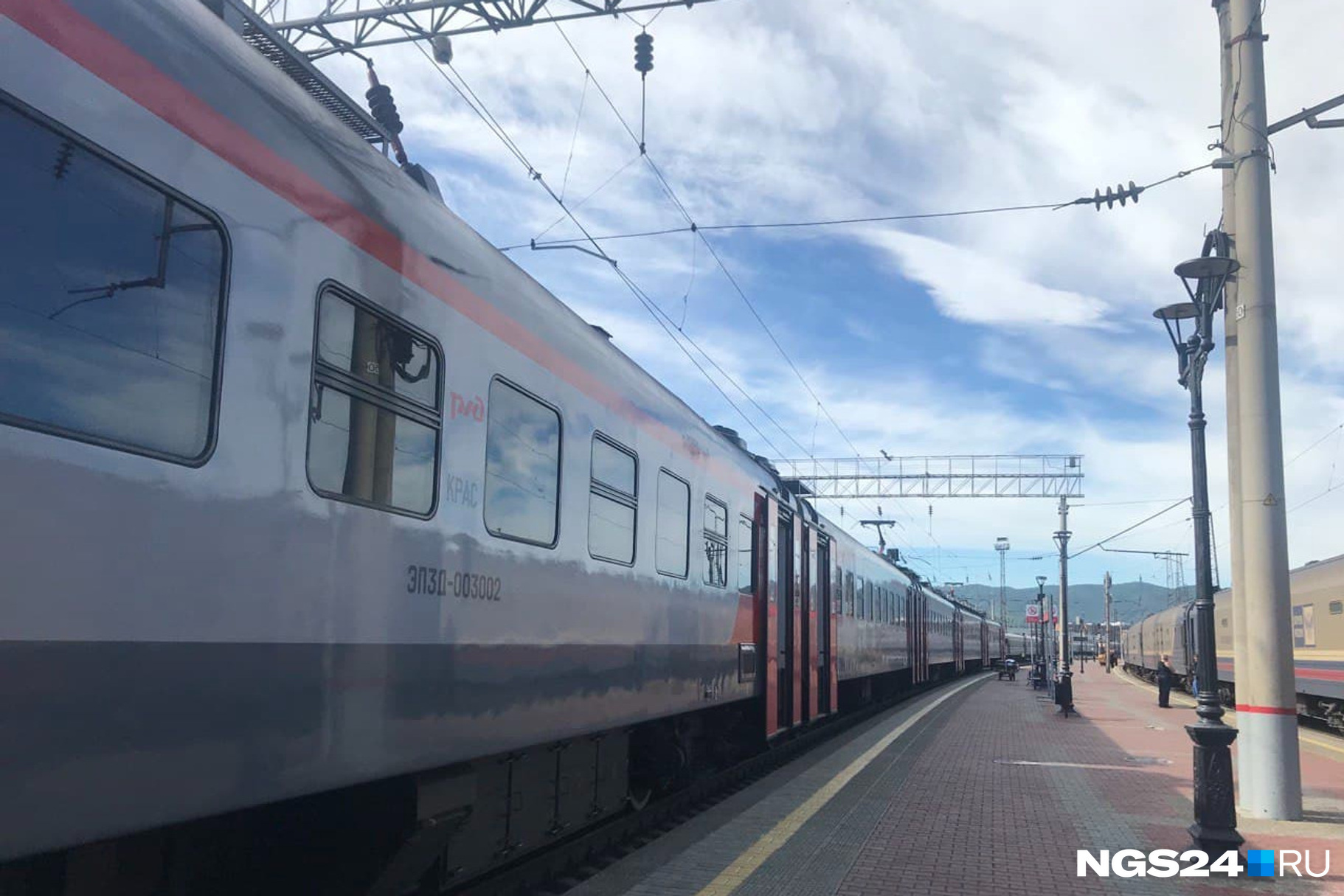 «Стала странно себя вести»: пенсионерка из Ачинска выпала из поезда в Челябинской области и погибла