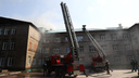Крыша была в огне: как тушили пожар в больнице на Пирогова — 15 фото