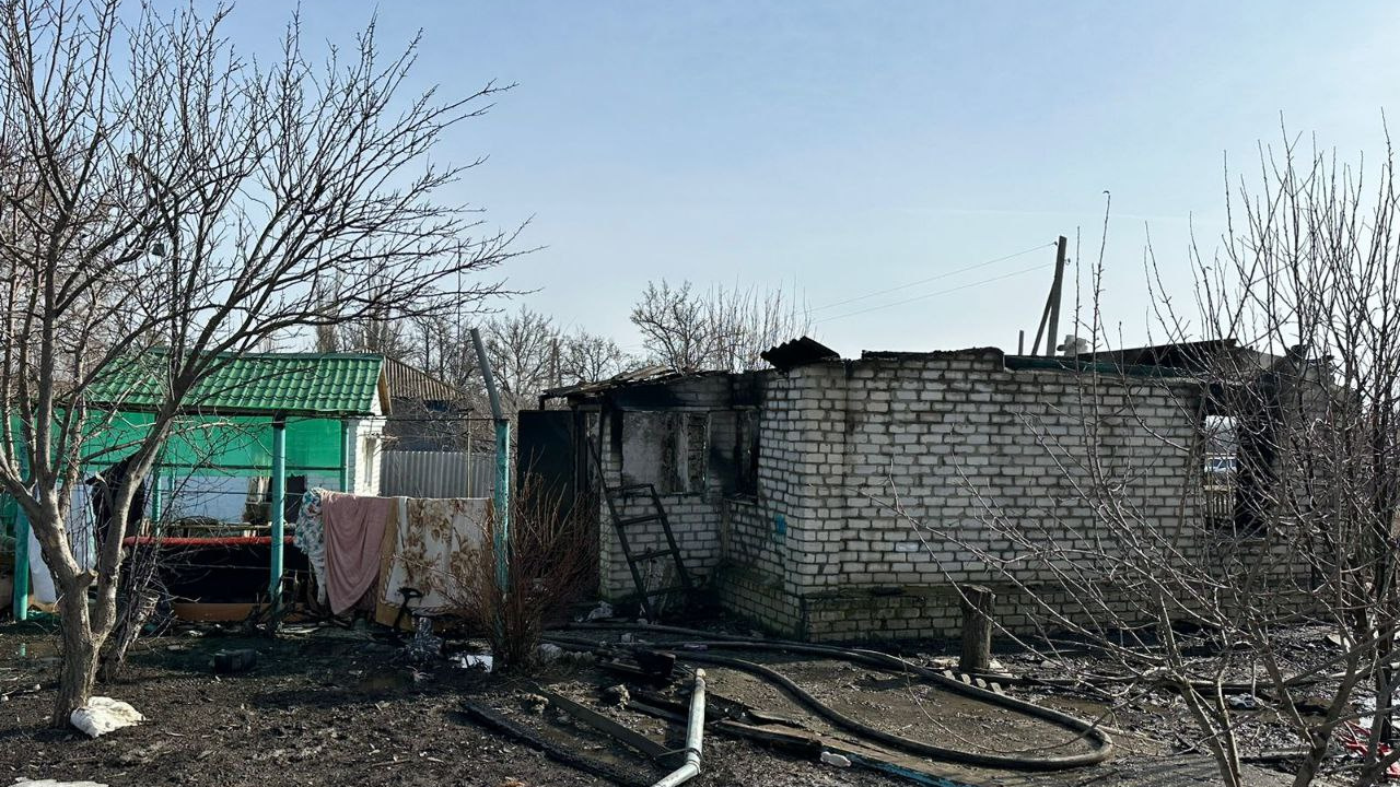 «Отец на СВО, мама на дойке»: страшные подробности пожара под Волгоградом, где погибли двое детей