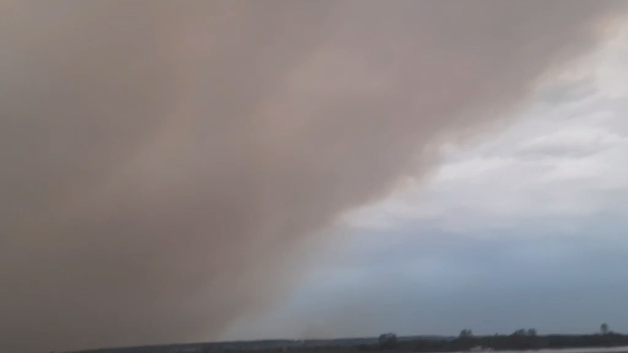 Видео: клубы дыма от лесного пожара окутали Томск