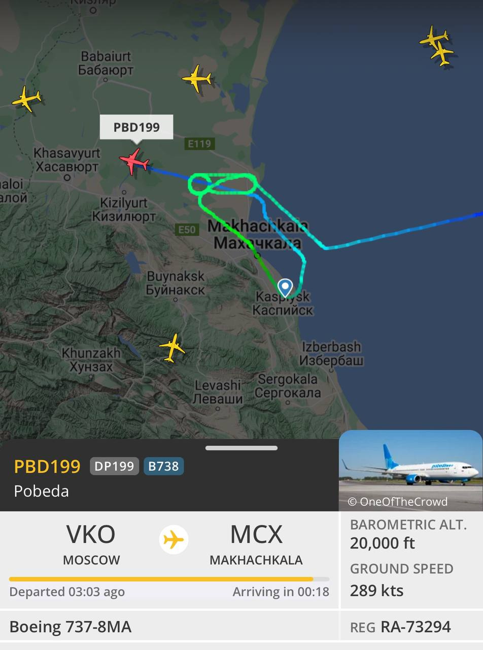 Появились видео толпы у аэропорта Махачкалы, где приземлился рейс из  Тель-Авива - 29 октября 2023 - ФОНТАНКА.ру