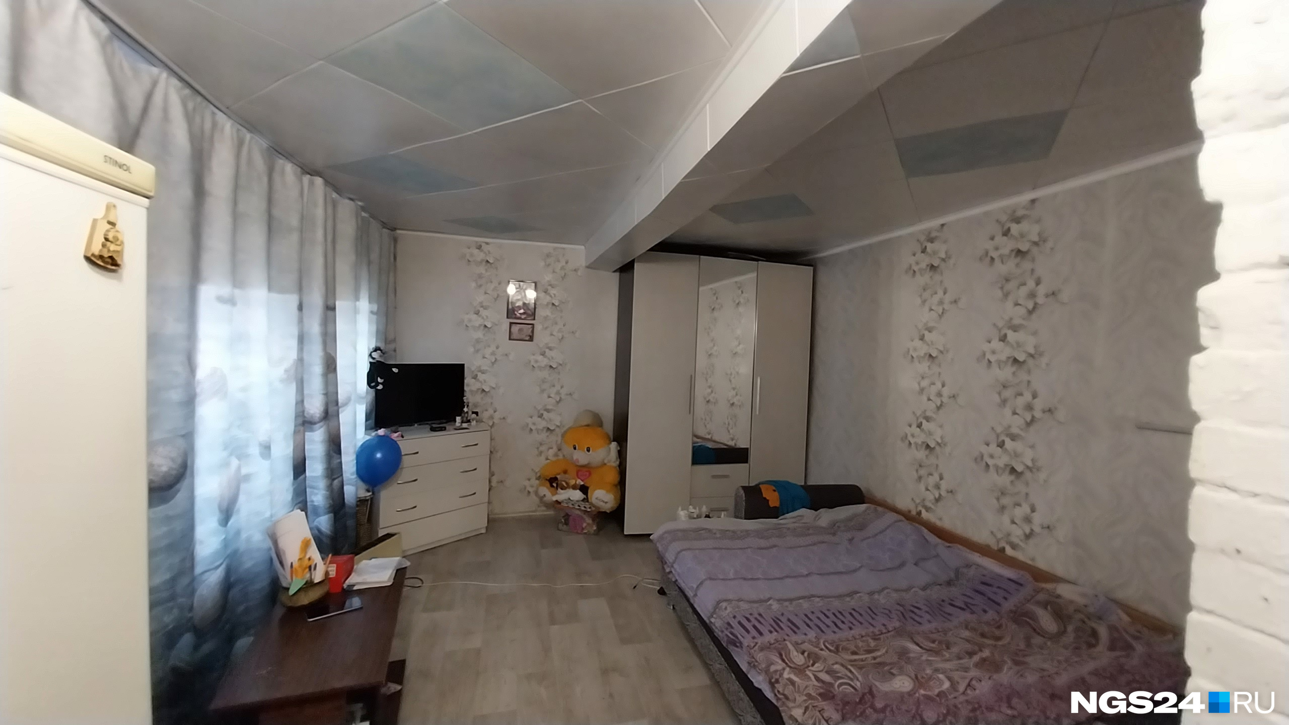 В 22-метровой квартире живут муж с женой и две дочки 7 и 14 лет, отец обычно на вахте В 22-метровой квартире живут муж с женой и две дочки 7 и 14 лет, отец обычно на вахте