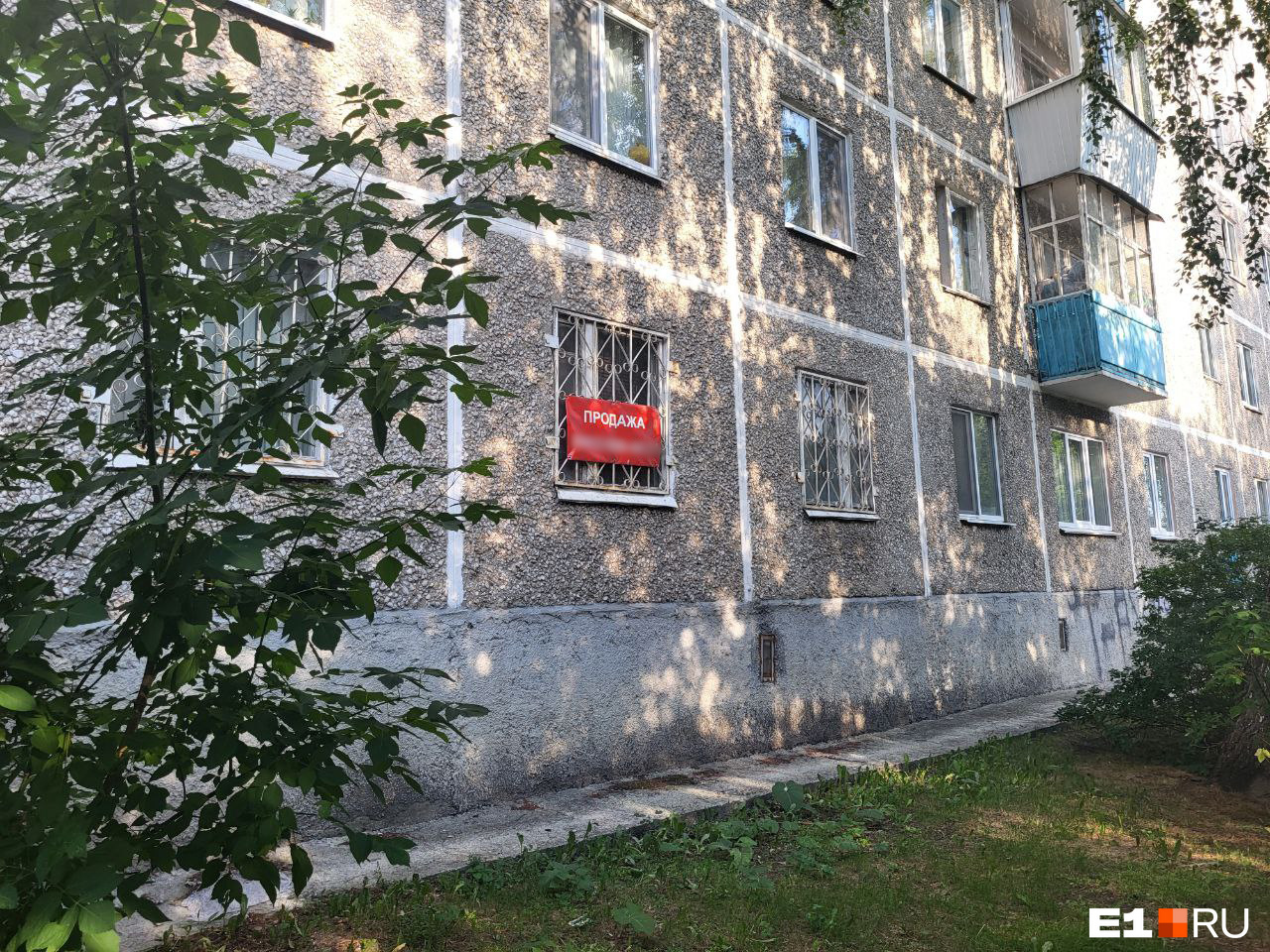 Вы удивитесь, но в маленьких городах такие растяжки — отличный способ найти покупателя