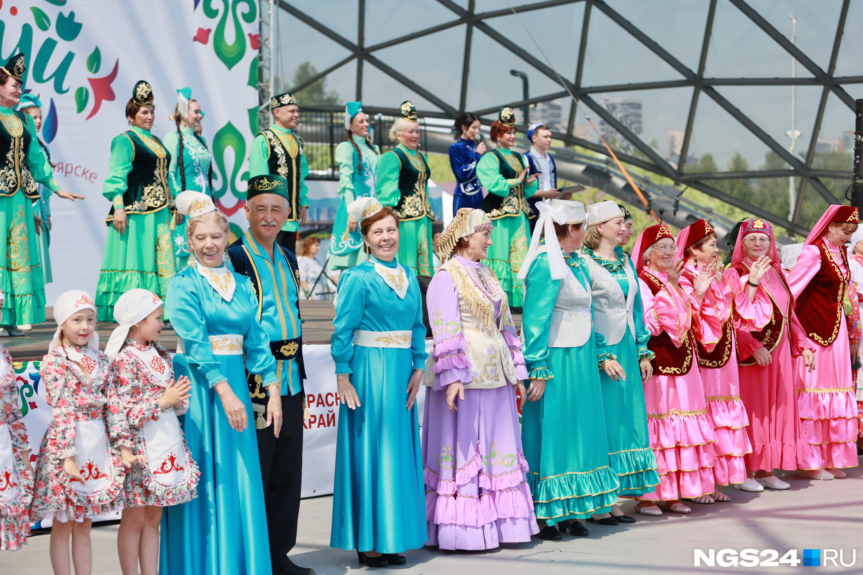 «Мы радуемся сами и делимся радостью с другими»: в Красноярске прошел татарский праздник Сабантуй