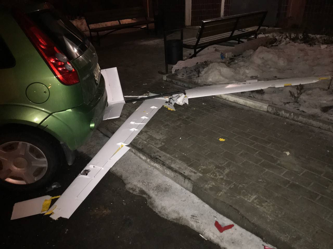Обломки дрона на улице в Белгороде