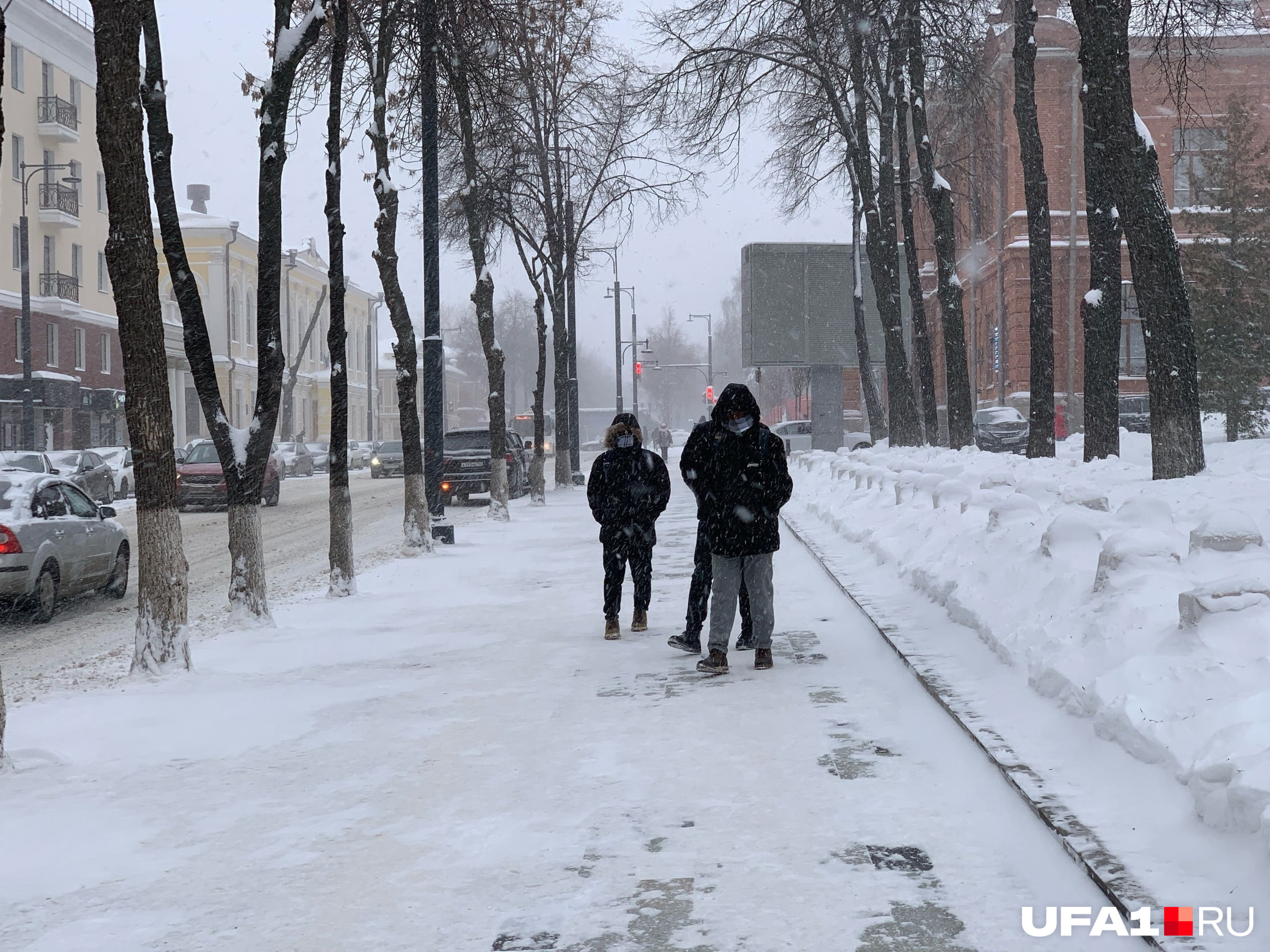 А в Мумбаи, крупнейшем Индии, сейчас +32 градуса