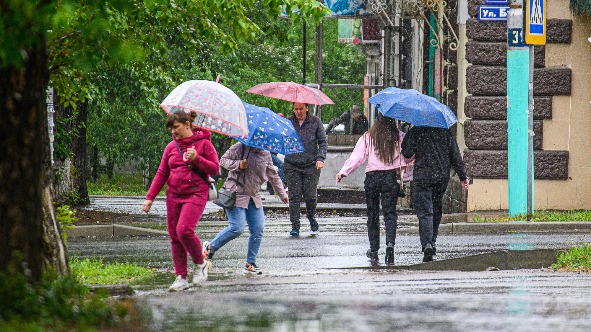Дождь не прекращался ни на минуту. Ливень. Дождь в Москве. Похолодание летом. Дети дождя.