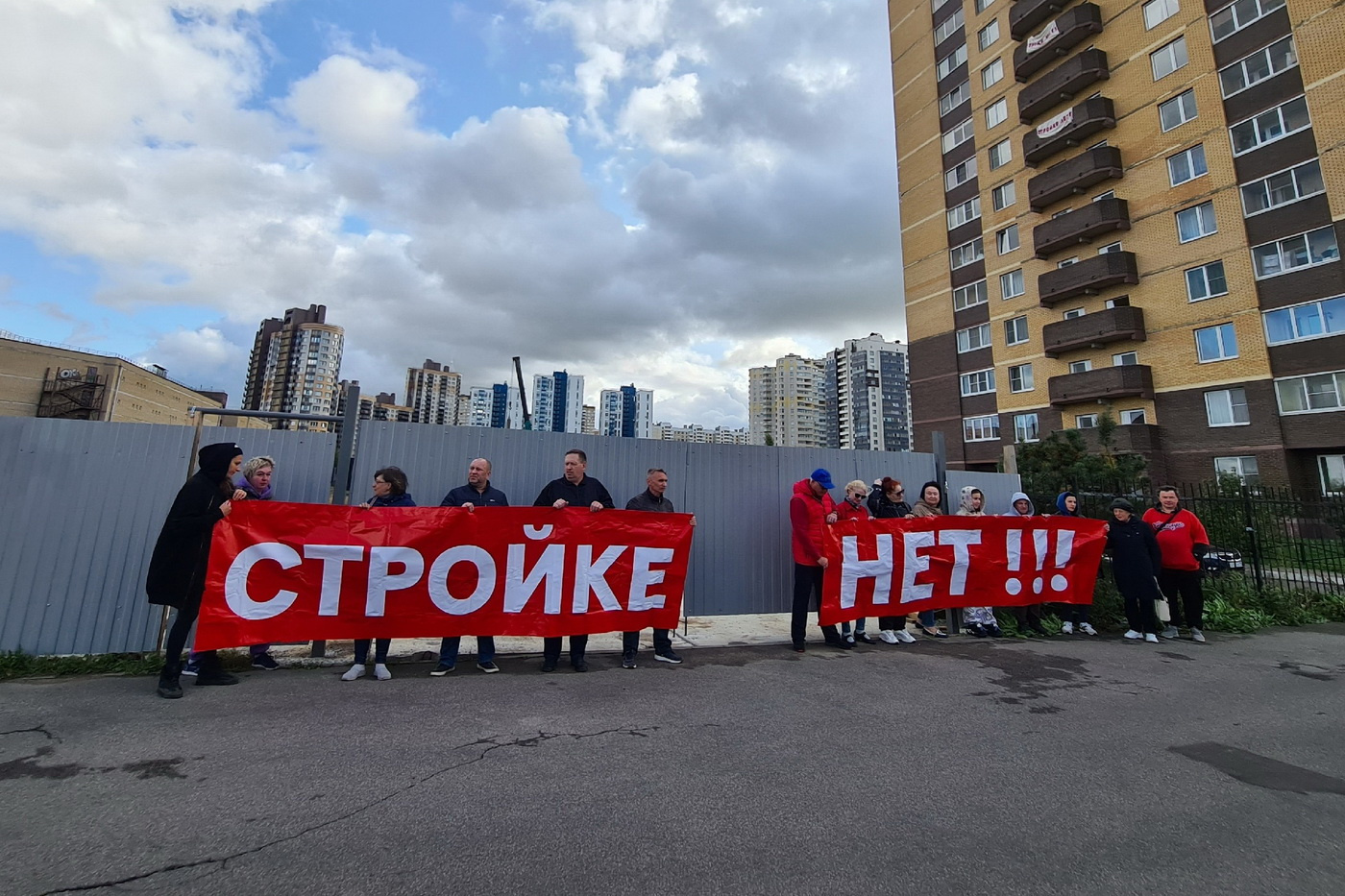 Жители на Доблести через суд требуют детсад и школу вместо еще одного ЖК -  9 октября 2023 - ФОНТАНКА.ру