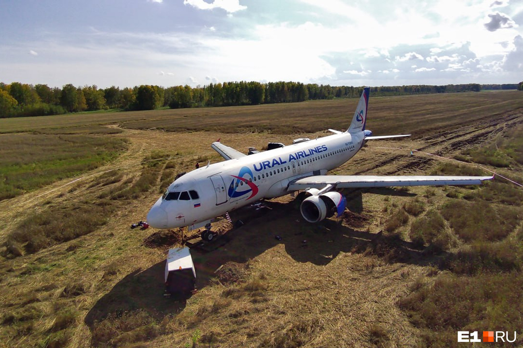 Самолет «Уральских авиалиний», севший в поле, разберут на запчасти