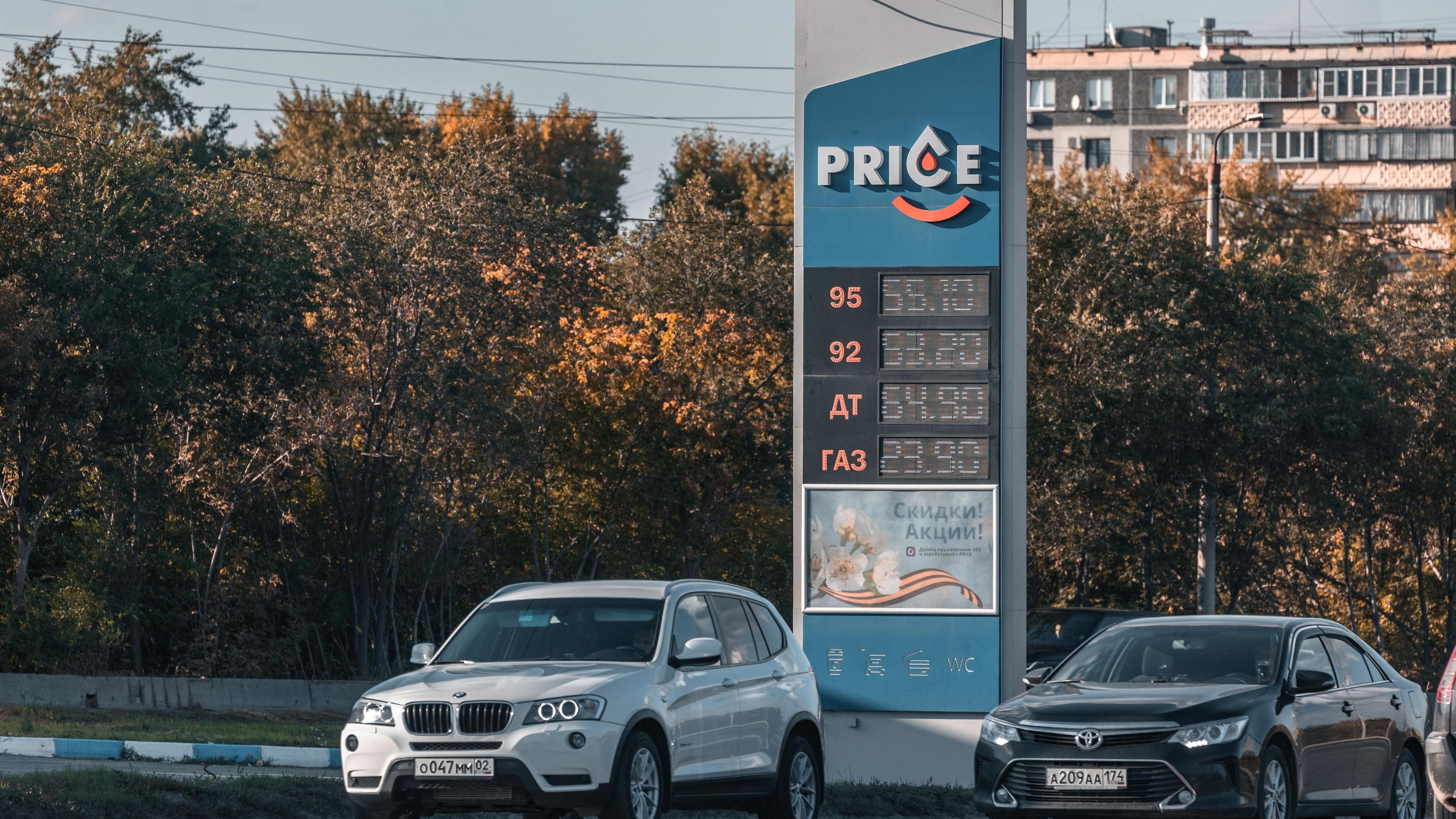 «Меры приняты, а цены растут»: как Россия будет бороться с дорогим бензином. План Путина