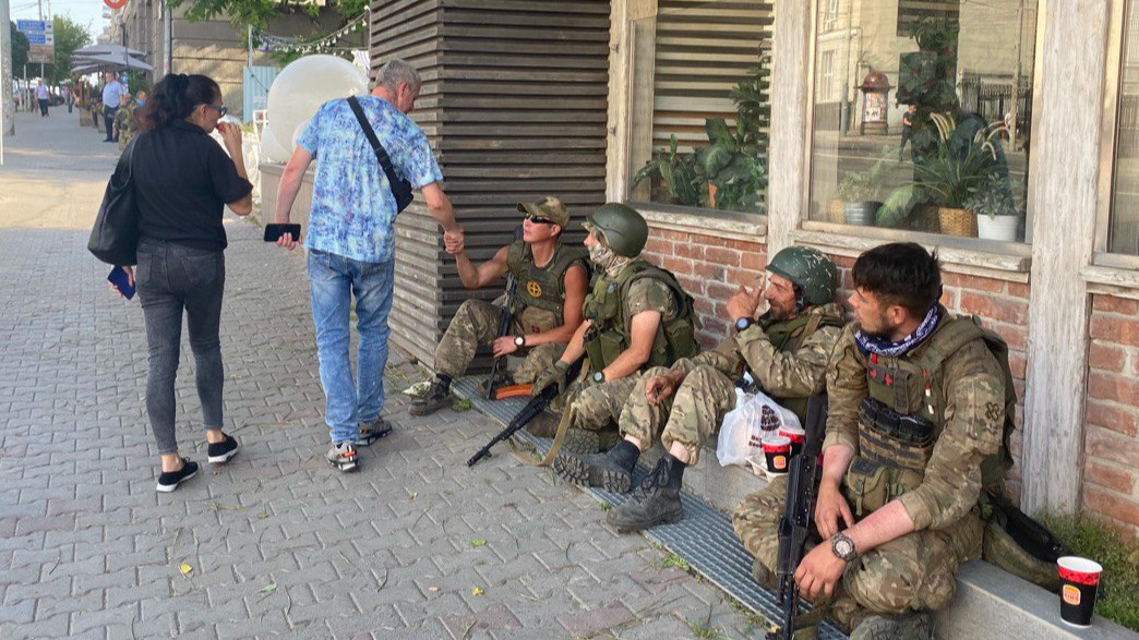 «А серьезно, где полиция?»: как ростовчане братались с бойцами мятежного ЧВК