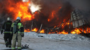 Сгорели 30 павильонов: пожар на Кировском рынке в фото