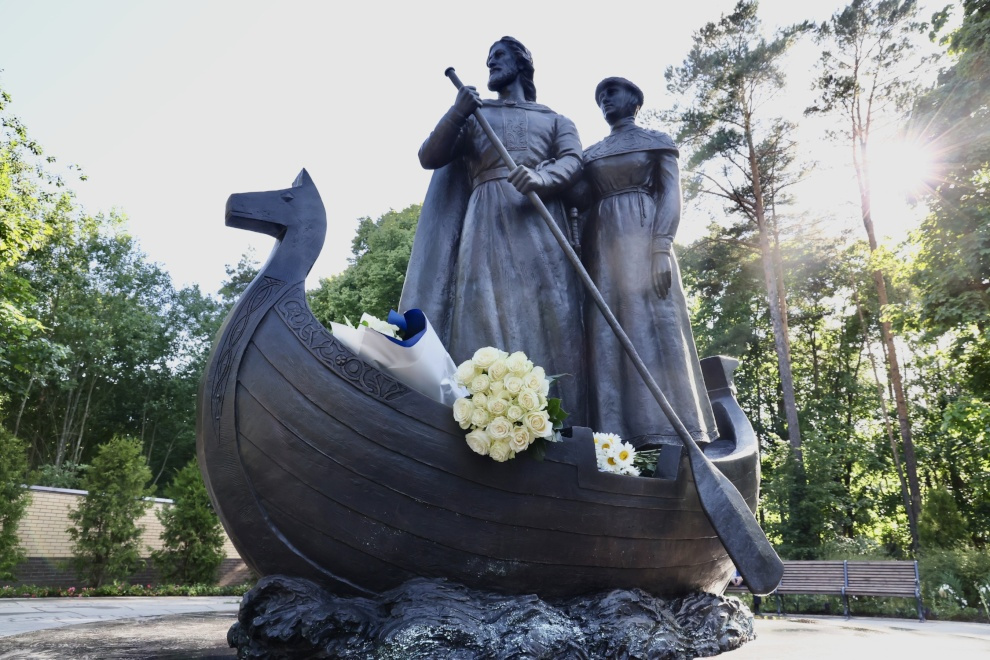 «За любовь и верность». Петербург отметил День Петра и Февронии