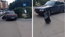 Женщина протаранила два автомобиля и покинула место ДТП в Новосибирске — видео
