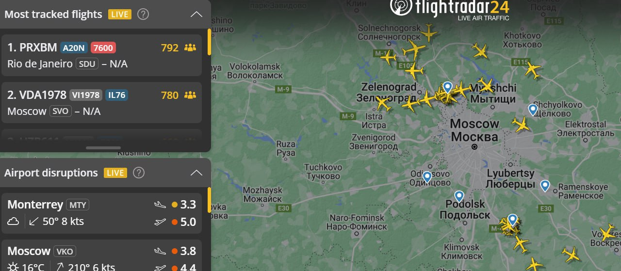 Карта полетов шереметьево. Шереметьево флайтрадар 24. Москва с самолета. Самолет над МКАДОМ.