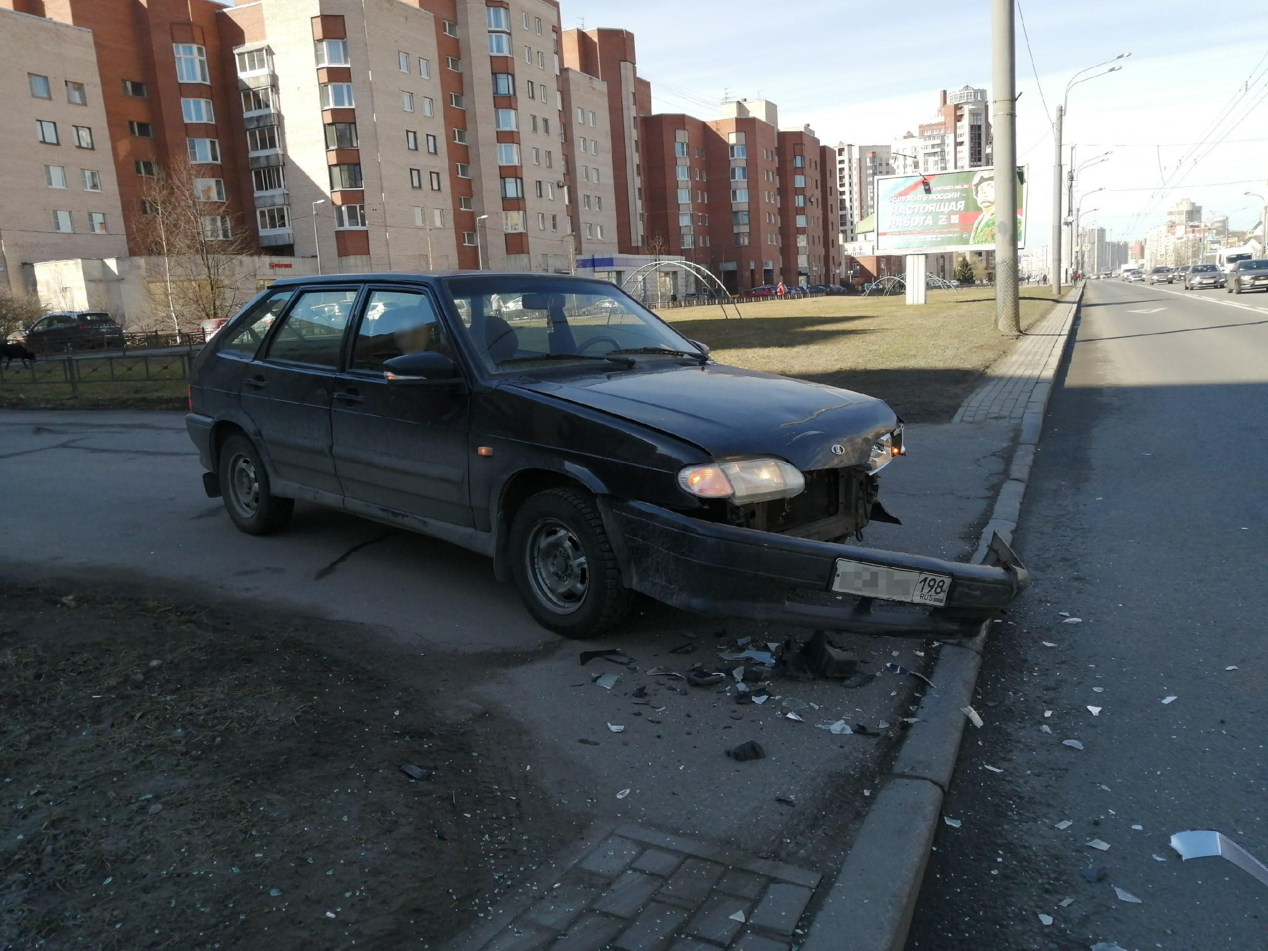 Резкие маневры автомобилиста закончились «пинком» от автобуса на Ленинском  проспекте | 21.04.2023 | Санкт-Петербург - БезФормата