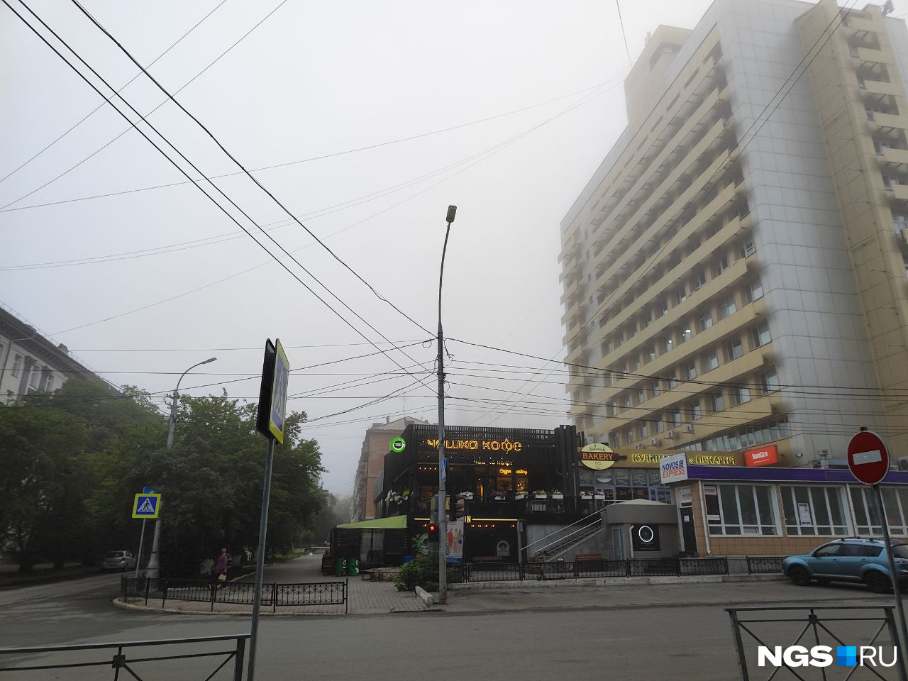 «Зданий не видно»: густой туман накрыл Новосибирск — смотрим фото