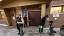 «Настоящий ад»: строгий фейс-контроль, плов и сотни иностранцев — что творится в новосибирском миграционном центре