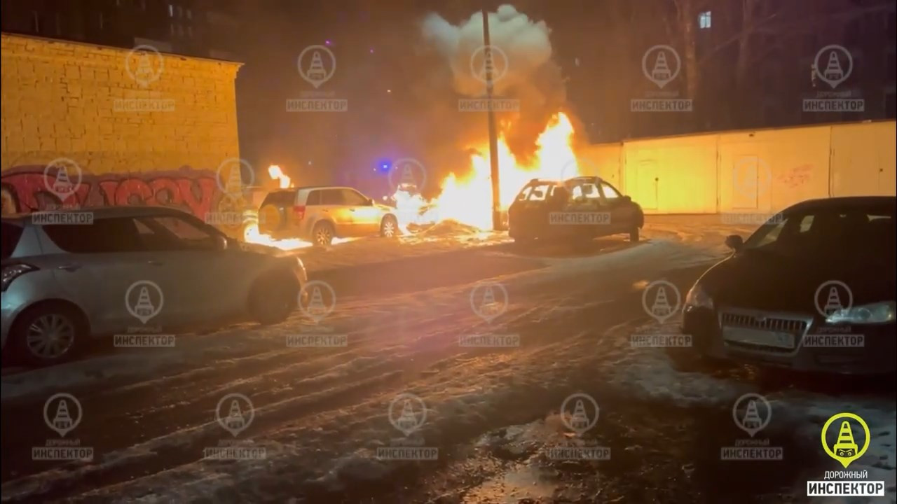 Оба ночных пожара, повредившие шесть машин в Петербурге, оказались рукотворными