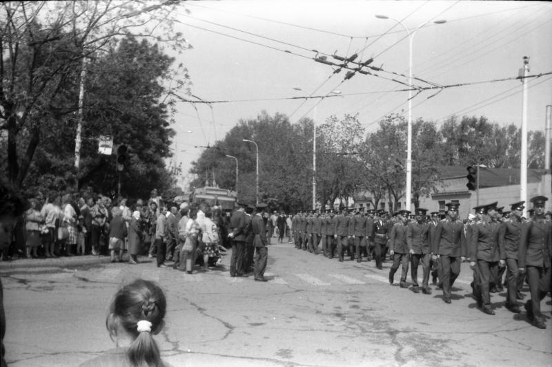 Военные идут по улице Северной, 9 мая 1989 года Военные идут по улице Северной, 9 мая 1989 года