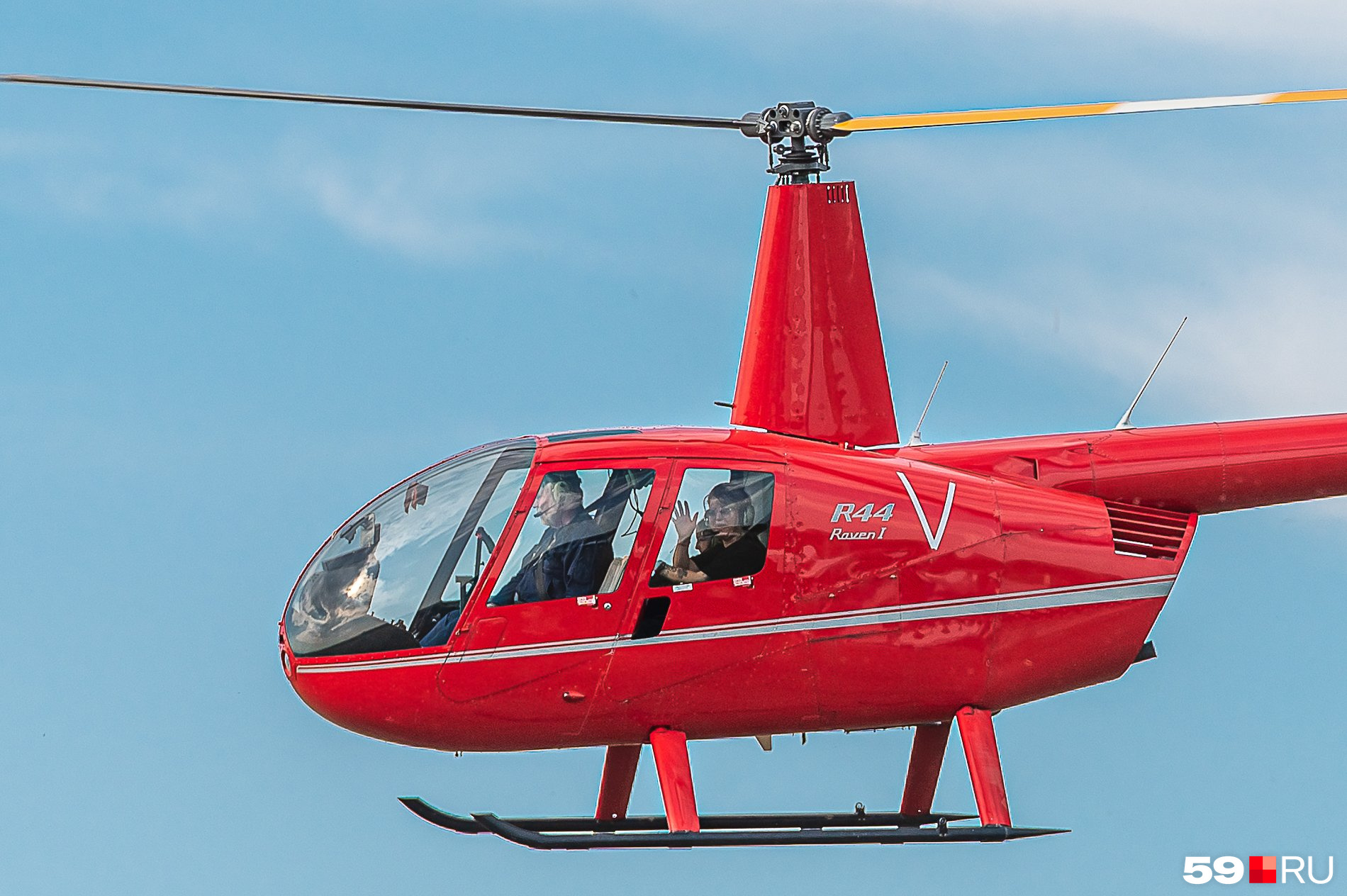 А вот он в небе