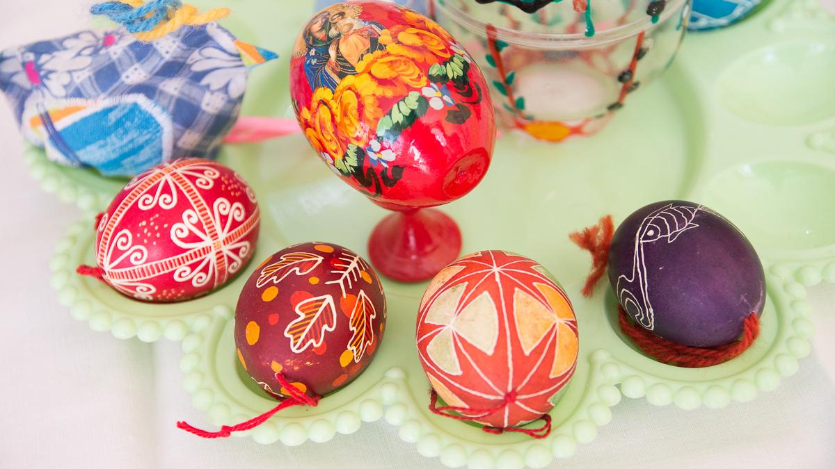 Три крутейших способа покрасить яйца на Пасху — такого вы еще точно не пробовали