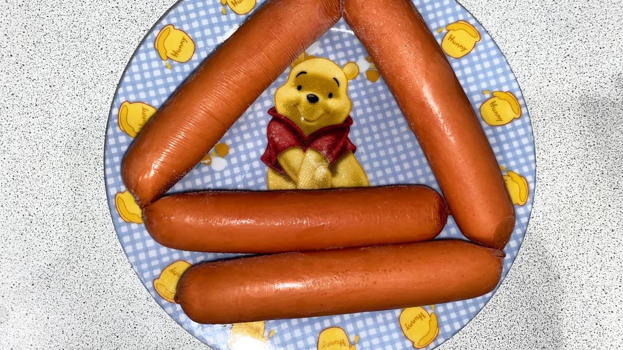 «О, ужас!»: дошкольники из Бутырки съели на обед сосиски