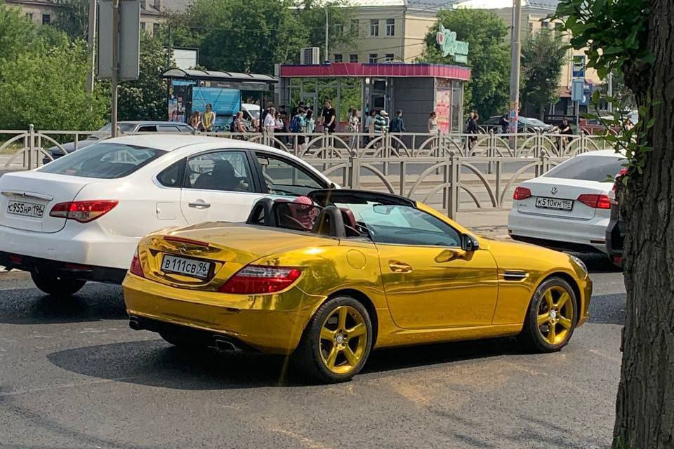 Золотой Мерседес c63 2022