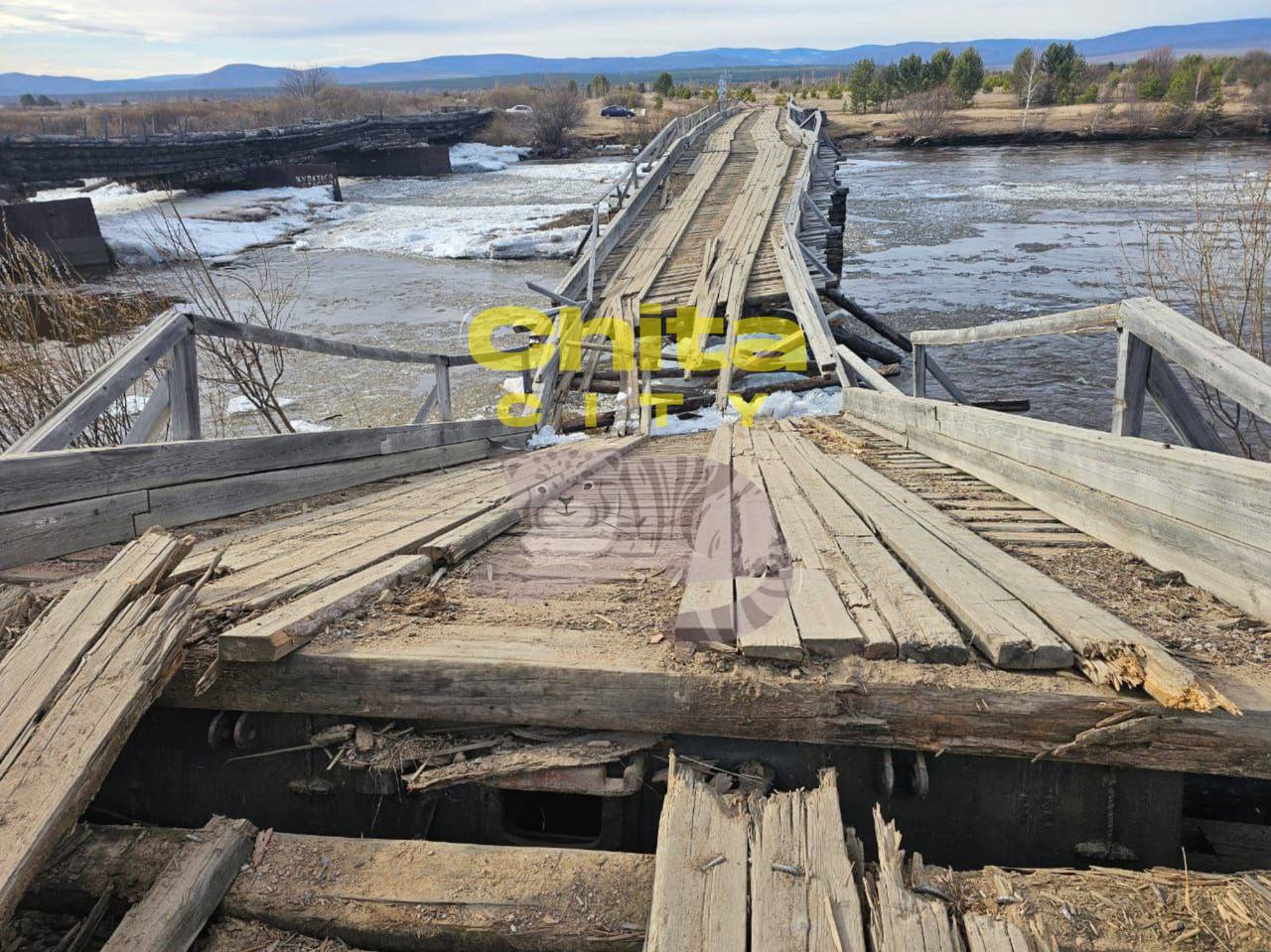 Мост через реку Хилок обрушился Забайкалье