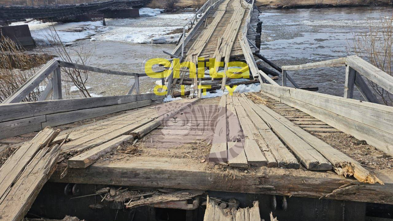 Мост через реку Хилок обрушился в Забайкалье