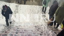 «Где обещанный подогрев ступеней?» Нижегородцы пожаловались на заваленный снегом подземный переход у Дворца спорта
