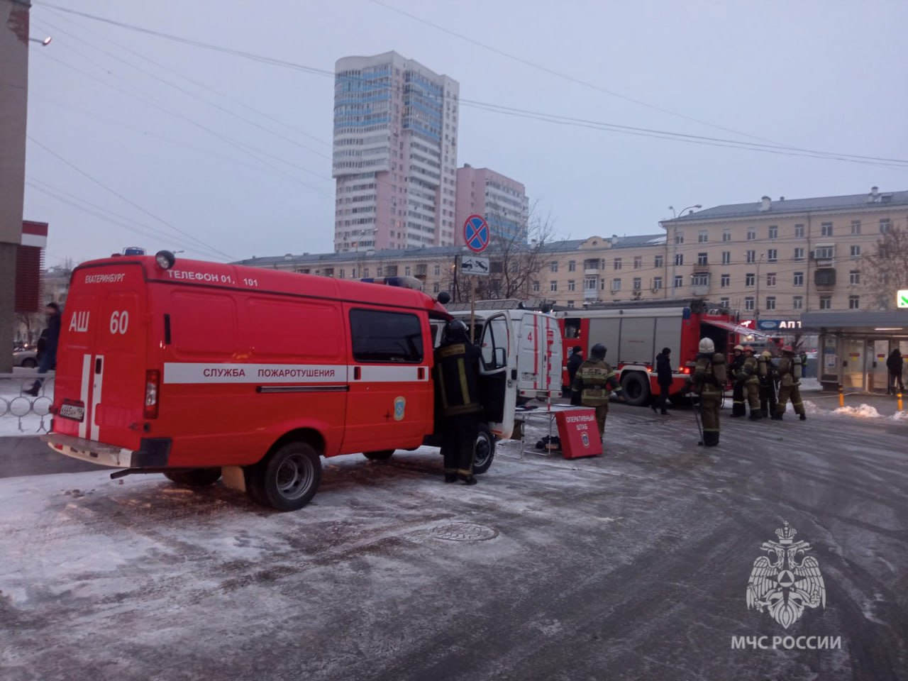 Пожар в метро Екатеринбурга: переходы заполнил дым, эвакуированы сотни  людей - 15 марта 2023 - ФОНТАНКА.ру