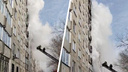 Люди прятались в ванной: в девятиэтажке на Бориса Богаткова загорелась квартира — видео с места пожара