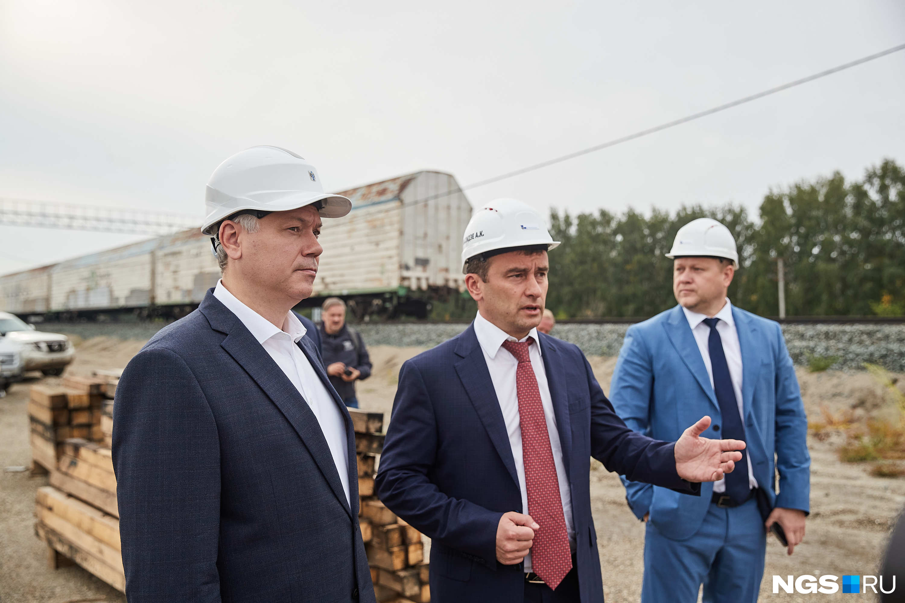 Андрей Травников и Александр Кахидзе (в центре) Андрей Травников и Александр Кахидзе (в центре)