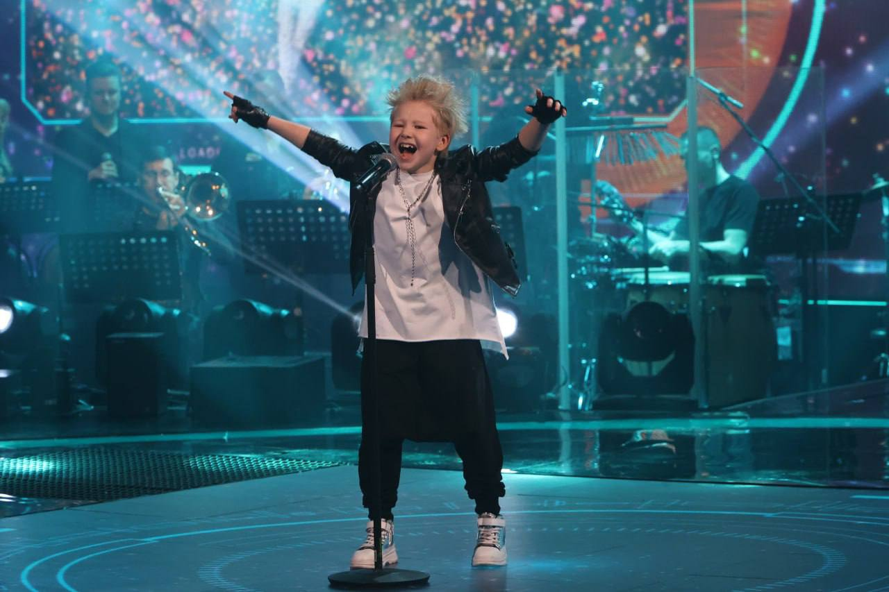 Как 9-летний сын участника СВО из Красноярска вышел в финал шоу «Голос.  Дети» - 18 февраля 2023 - НГС24